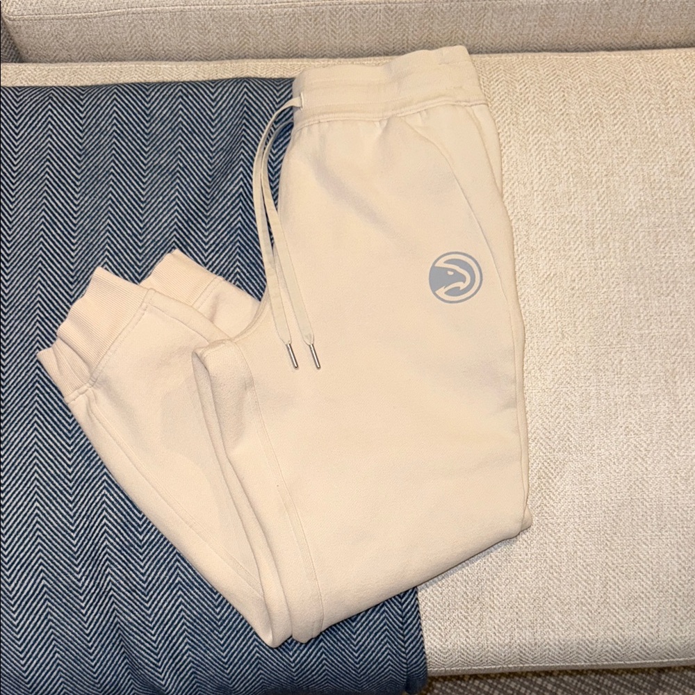 Cream Atlanta Hawks Joggers with Logo
